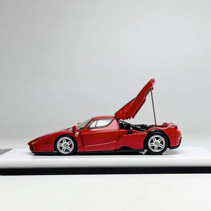 King Model Ferrari Enzo Red with Figure - MINIATURE TOY SHOP
