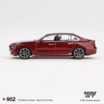 MINI GT BMW i7 xDrive60 Aventurin - Image 3