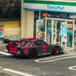 Tarmac Works Bisimoto Porsche 935 K3V with Trading Cards - Image 3