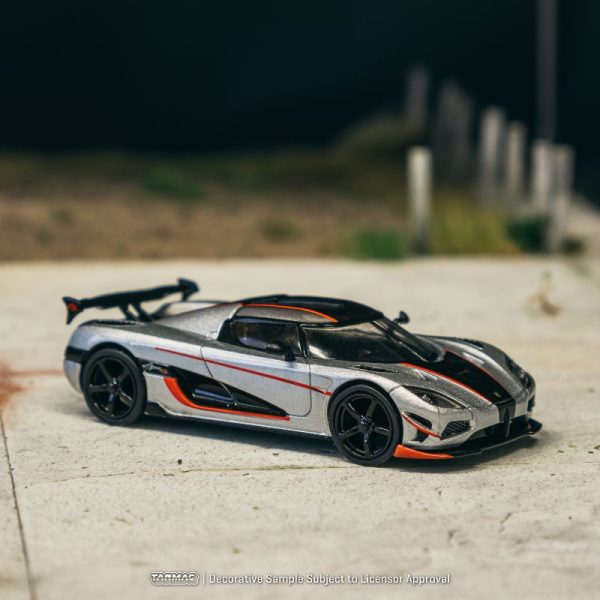 Tarmac Works Koenigsegg Agera RS Moon Silver Black - Image 4