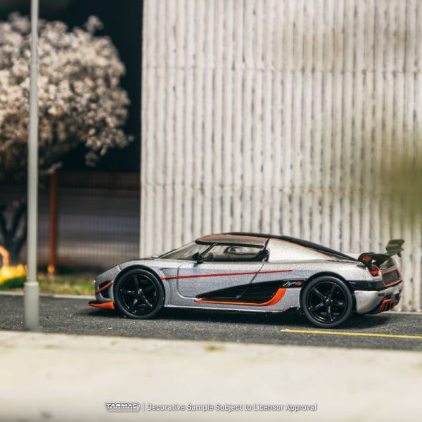 Tarmac Works Koenigsegg Agera RS Moon Silver Black - Image 2