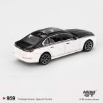 MINI GT BMW i7 xDrive60 Alpine White Black Sapphire - Image 2