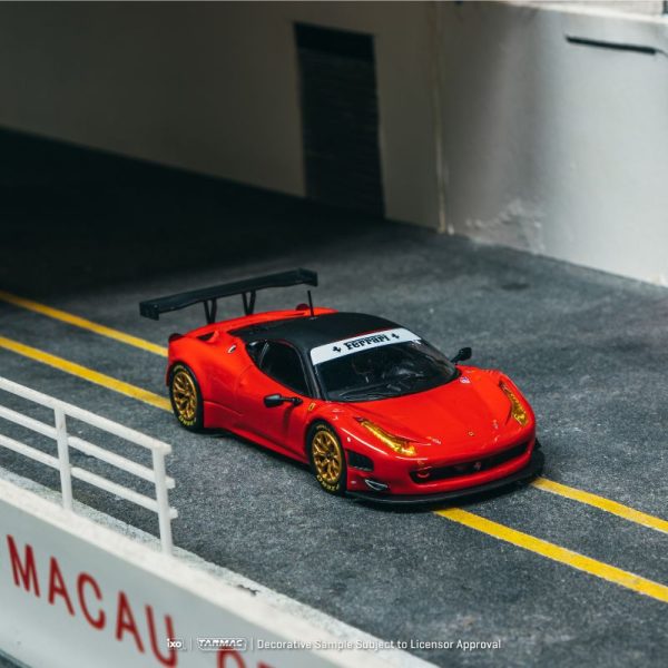 Tarmac Works Ferrari 458 Italia GT3 Red with Black Top - Image 2
