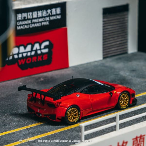 Tarmac Works Ferrari 458 Italia GT3 Red with Black Top - Image 3