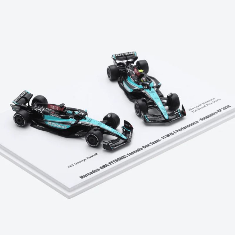 Spark Model Mercedes-AMG PETRONAS F1 W15 E Performance Singapore GP 2024 George Russel and Lewis Hamilton